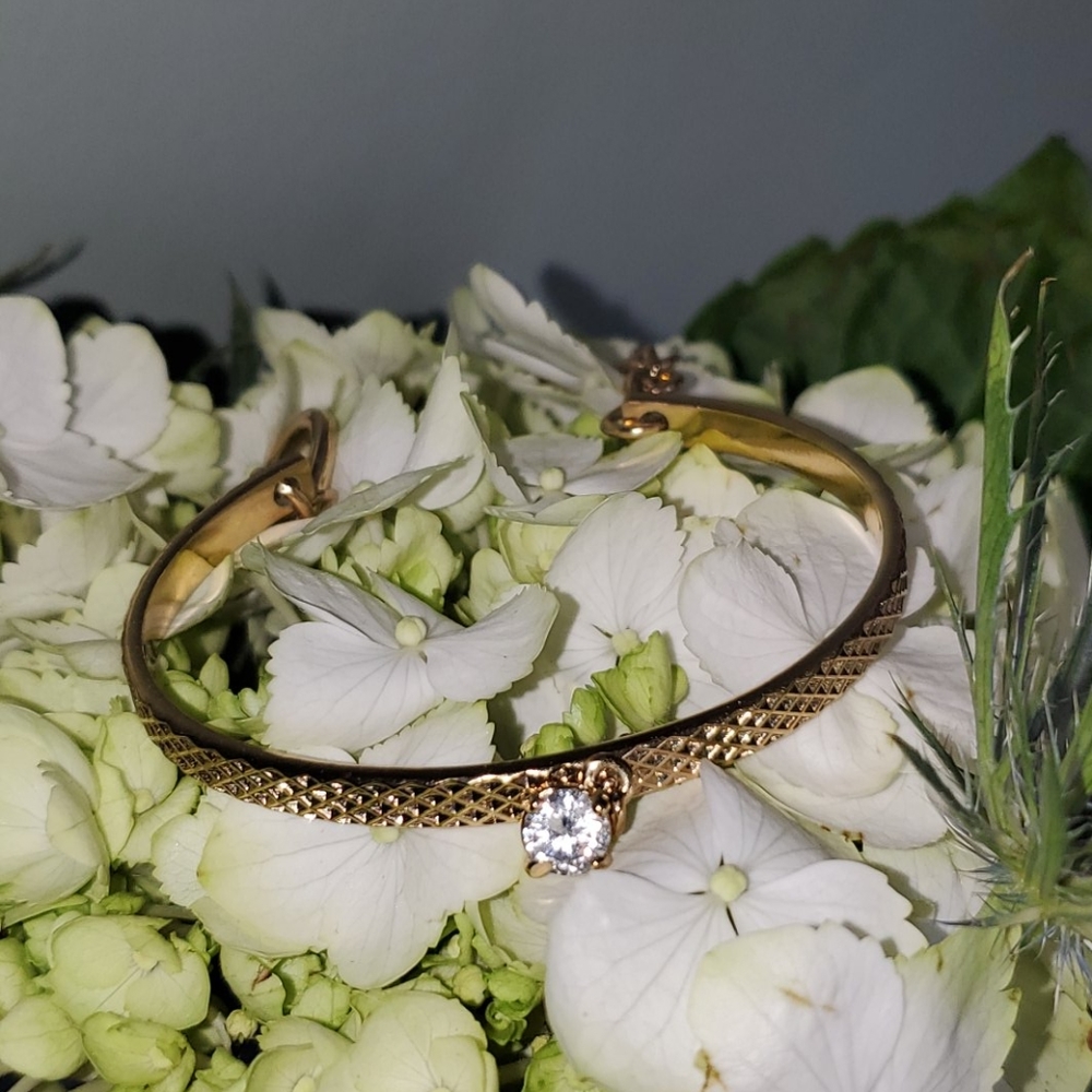 Gold Tone & Crystal Solitaire Dangling Diamong bracelet